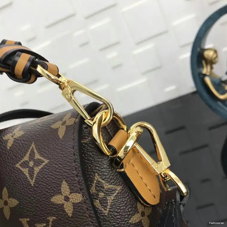 Fashionrepsfam ru LV Bags 19T1L0500 0520